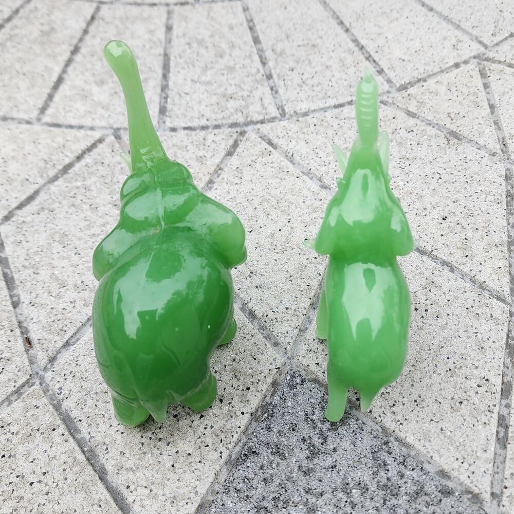 Vintage Green Polished Glass Elephant & Bear Figurine Bundle Lot - Picture 9 of 11